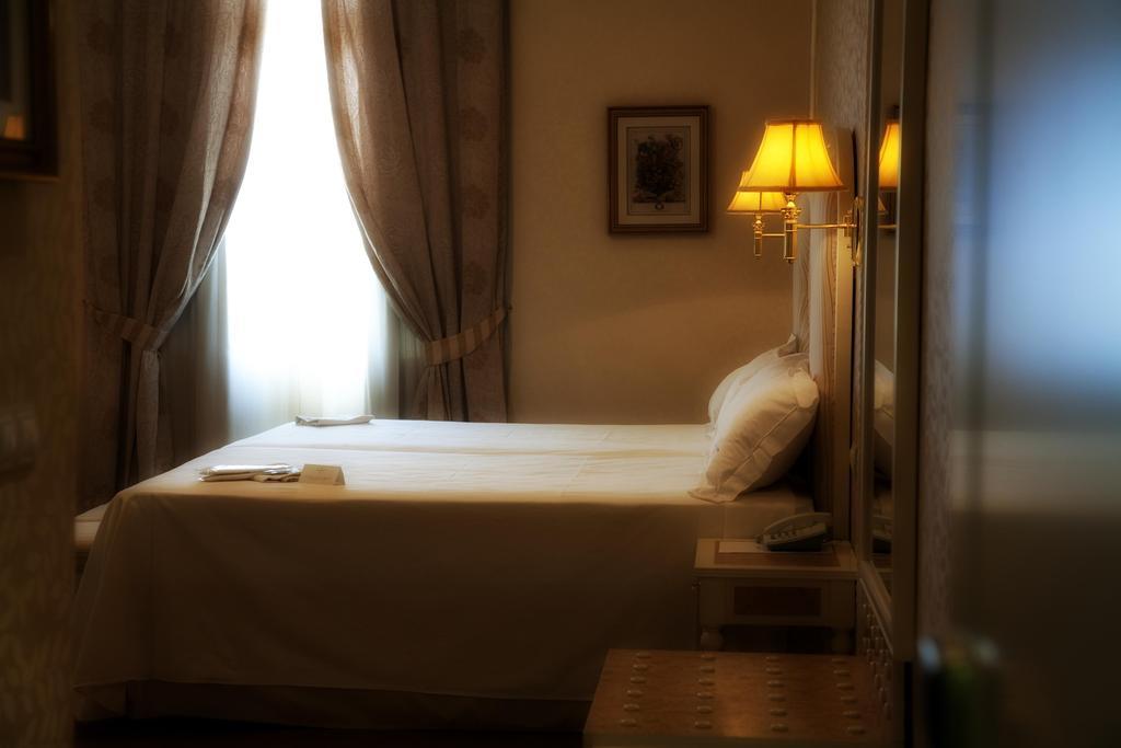 Hotel Santa Isabel Albacete Quarto foto